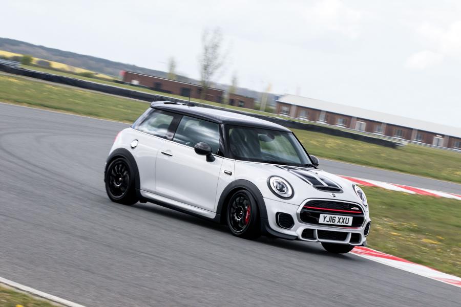  Mini John Cooper Works Challenge Edition 2016 года  (UK) (фото 11 из 18)